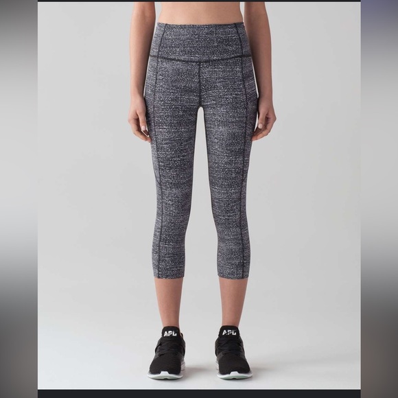 Lululemon- 25” Fast & Free Crop II High-Rise- Dark Grey & Black- Size 10 - Picture 3 of 16